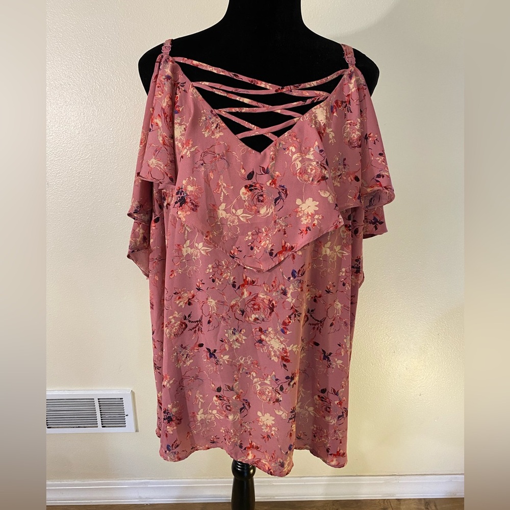 Torrid Mauve floral crisscross front w/ peekaboo shoulder Plus Size 4